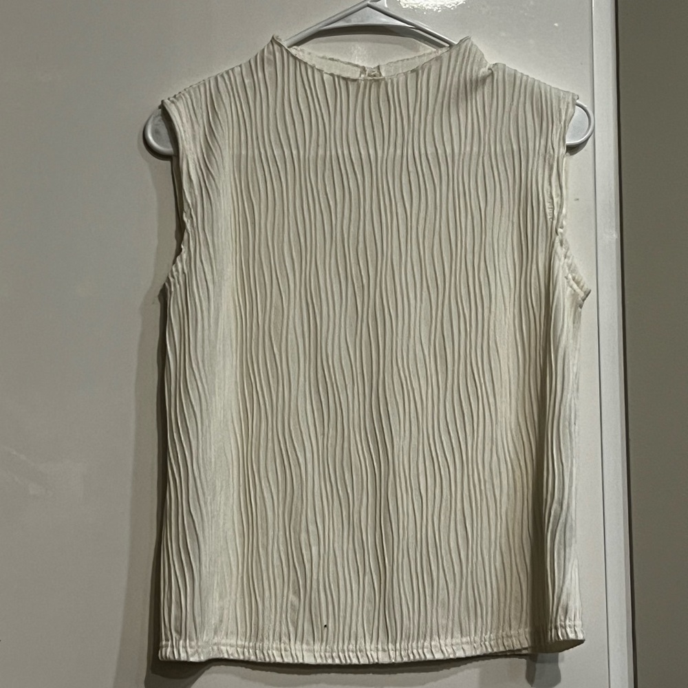 White textured shirt size large